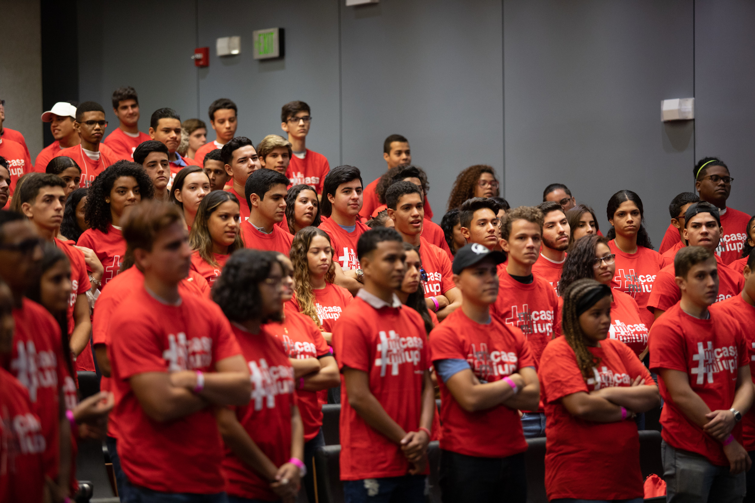 Vibrante Y Colorida Bienvenida A Estudiantes De Nuevo Ingreso En El ...